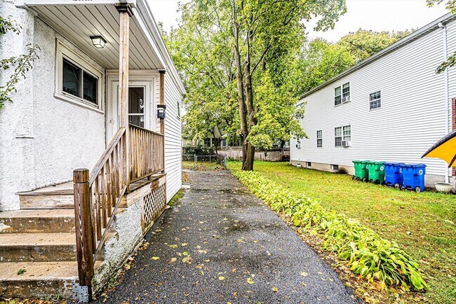 Building Photo - 47 Bridges Ave