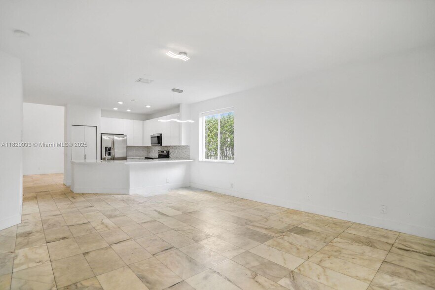 Building Photo - 1126 Golden Cane Dr