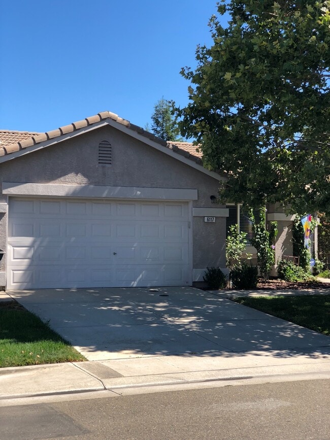 Building Photo - Well Cared For Home