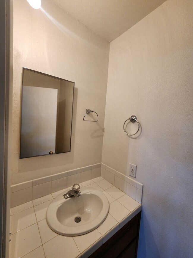 Building Photo - Charming 3 Bedroom Nipomo Home