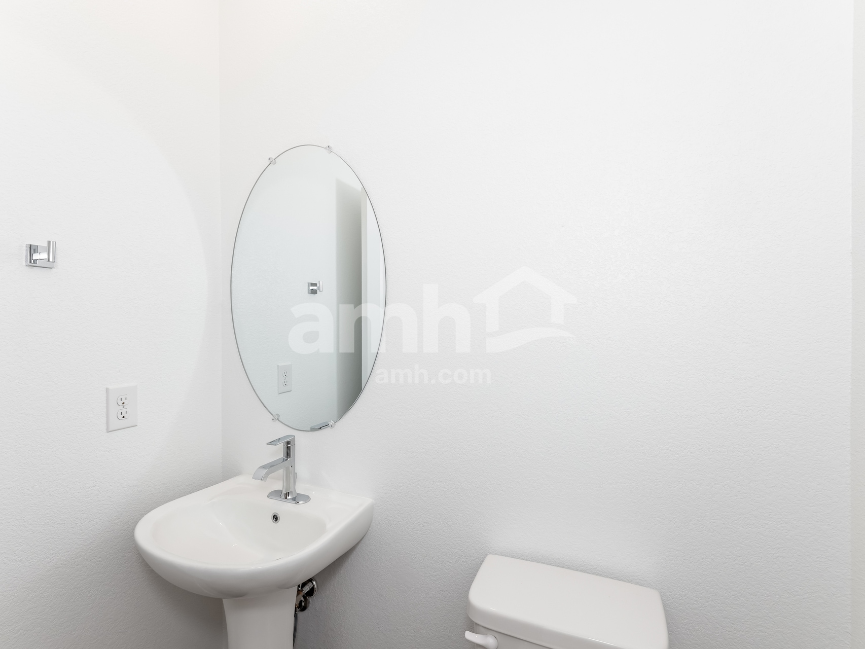 Building Photo - 9578 Marchmont Rd