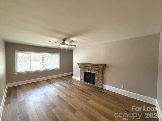 Building Photo - 833 Mohigan St