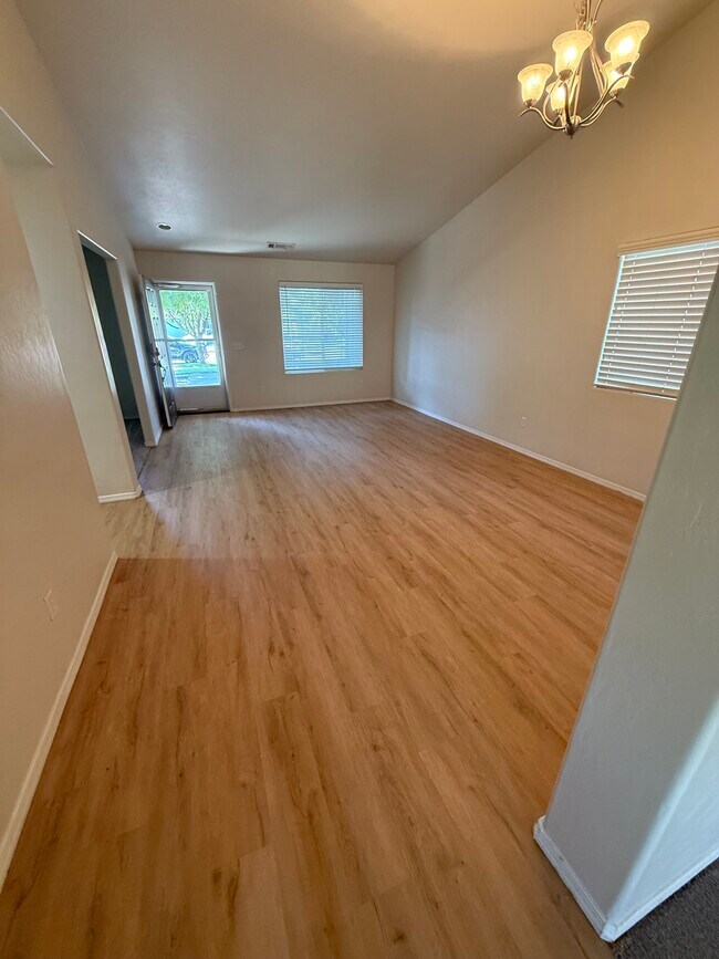 Building Photo - 1394 W Bella Oaks Way