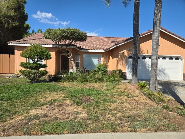Primary Photo - Three bedroom, fresh paint and pool!