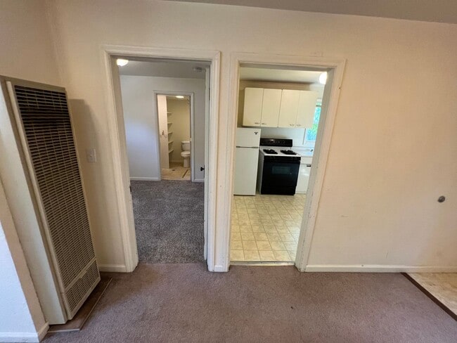 Building Photo - 102 E Park Ave