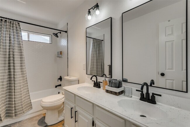 Building Photo - 5205 Panama Dr