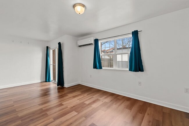 Building Photo - Now Available in Norfolk – Move-In Ready Townhouse!