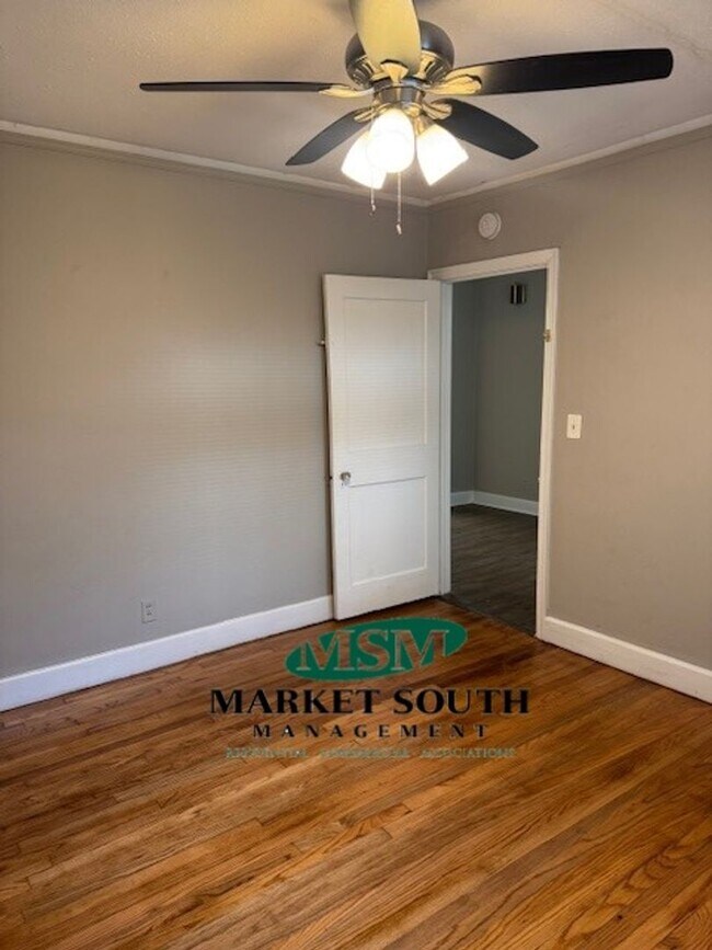 Building Photo - *APPLICATION PENDING!!*  ***ENCHANTING ARDSLEY PARK*****