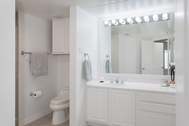 Building Photo - Gorgeous Mediterranean-style condo located...