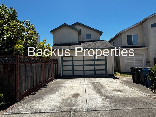 Building Photo - Wonderful two bedroom home close to Constitution shopping center