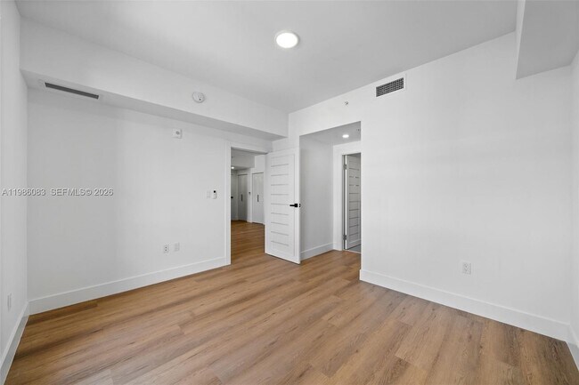 Building Photo - 2479 NE 192 St