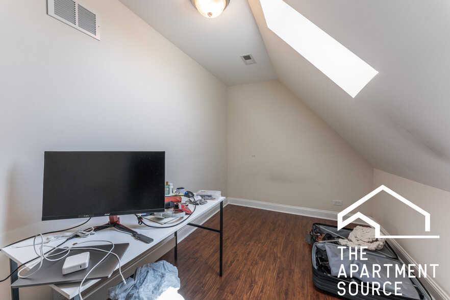 Building Photo - 3047 N Kimball Ave