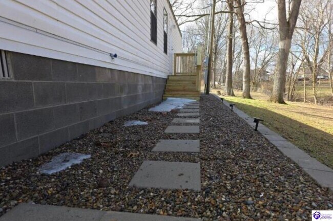 Building Photo - 412 Oak Ridge Dr