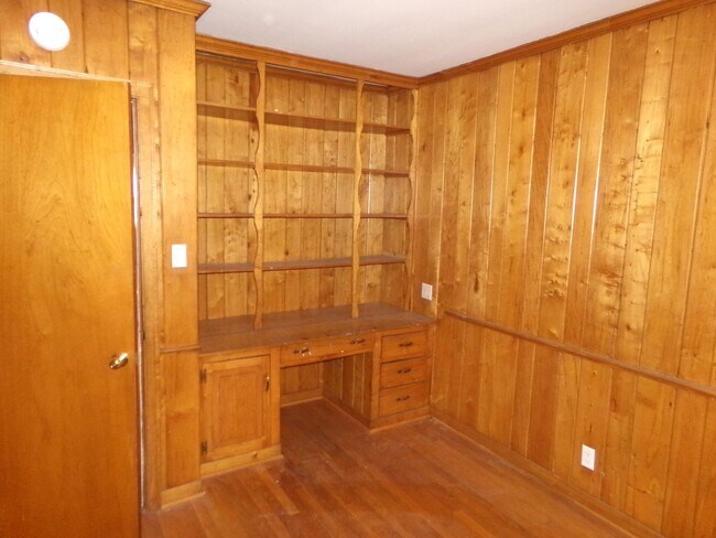 Building Photo - West Salem location