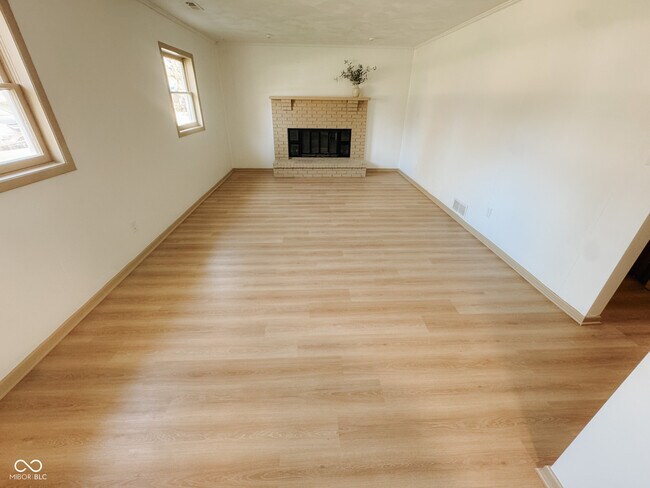 Building Photo - 439 Pleasantview Dr