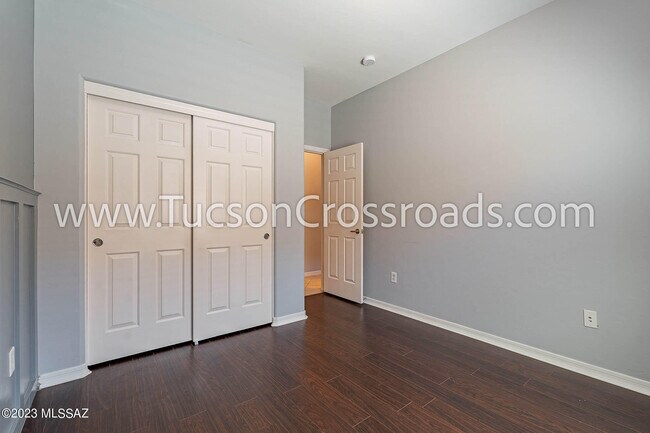 Building Photo - 1254 W Versilia Dr