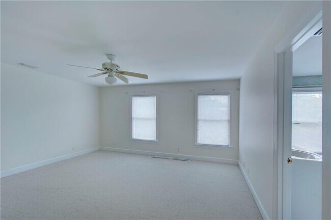 Building Photo - 112 Newfield St