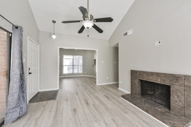 Building Photo - 10122 Waterstone Dr