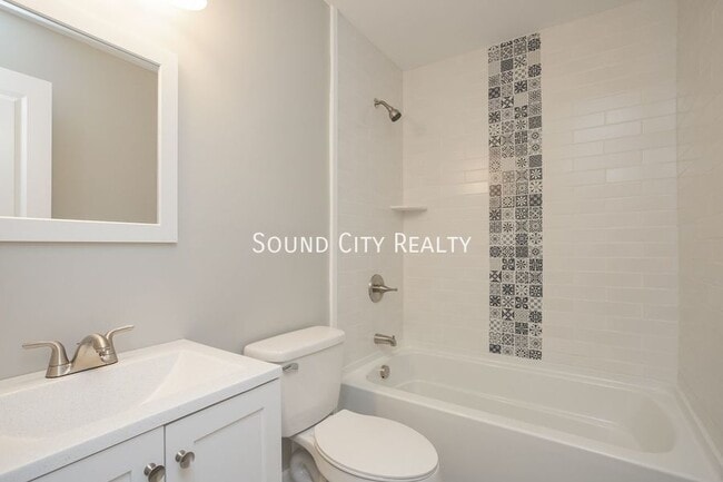 Building Photo - 1608 Autumn Ridge Dr