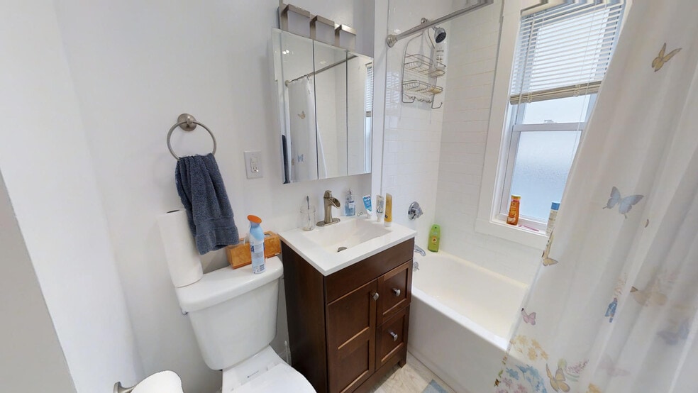 Building Photo - 7 Jay St