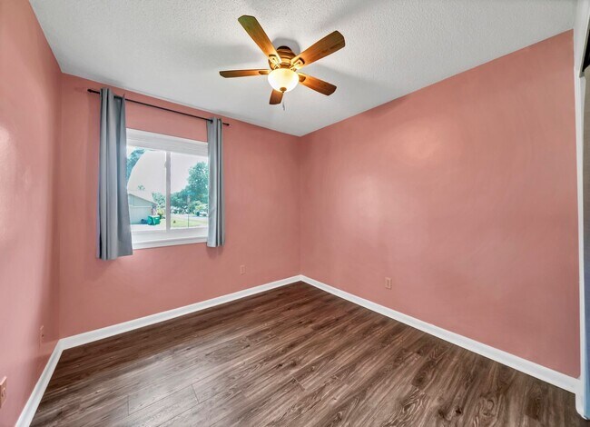 Building Photo - Home in Cedar Ridge