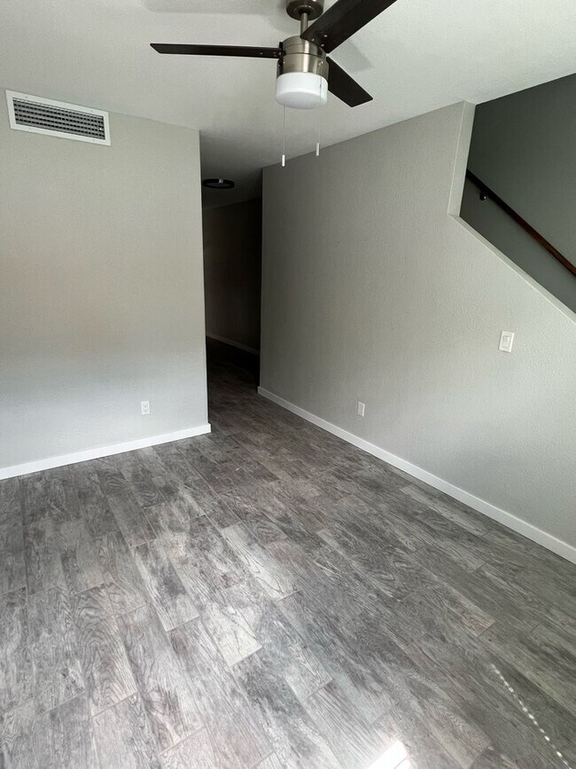 Building Photo - 12717 W Amy Dr