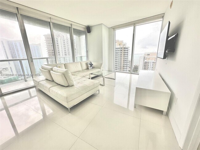 Building Photo - 495 Brickell Ave