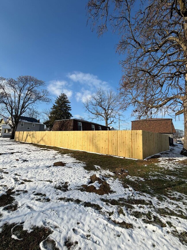 Building Photo - 1530 Genessee Ave