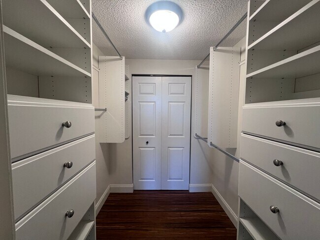 Building Photo - Downtown Grand Rapids condo overlooking th...