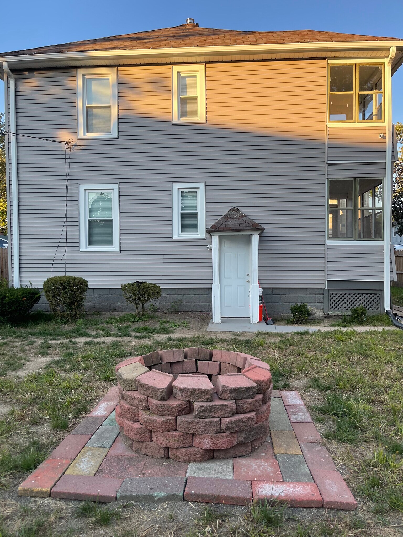 Building Photo - 46 Mooreland St