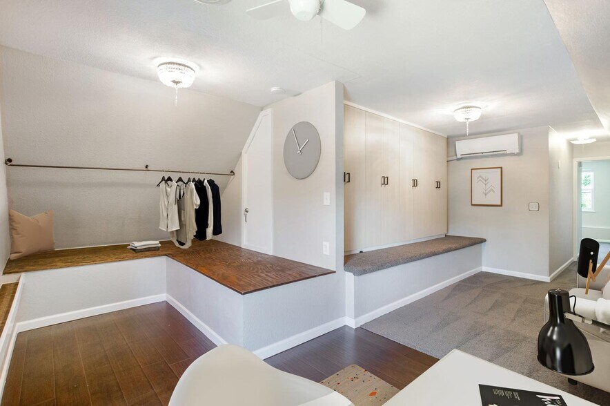 Building Photo - Light-filled Cole Victorian home near RiNo & parks