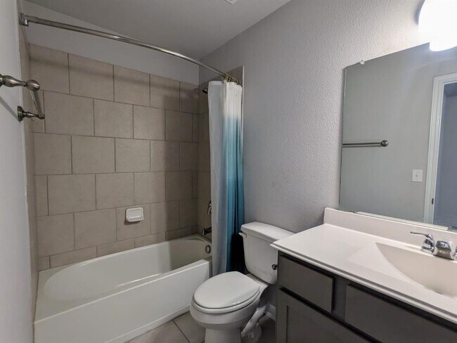 Building Photo - 196 Martha Ln