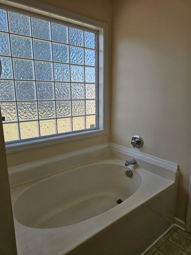 Building Photo - GORGEOUS 3 BEDROOM ACORN RIDGE BEAUTY!