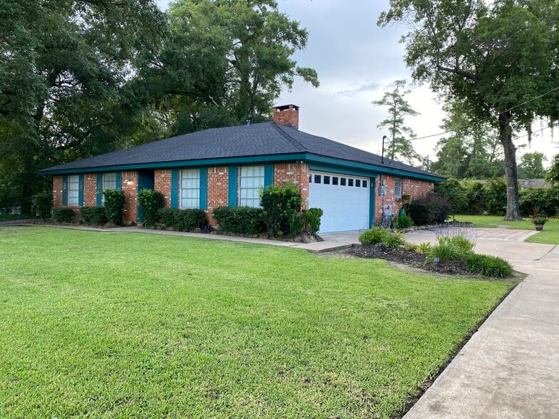 Primary Photo - 2512 Bishop St