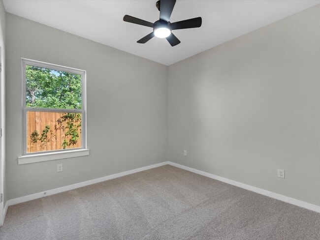 Building Photo - 5201 Kenilwood Dr