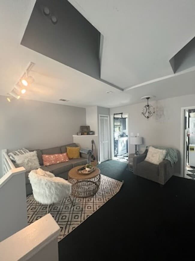 Building Photo - 2 bedroom 2.5 bath in College Town!! Walk to stadium! Available August 2026