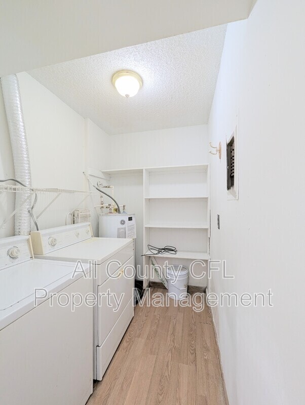 Building Photo - 4533 Lakeway Dr
