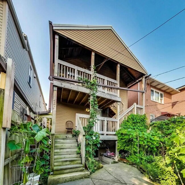 Building Photo - 3021 S Broad St