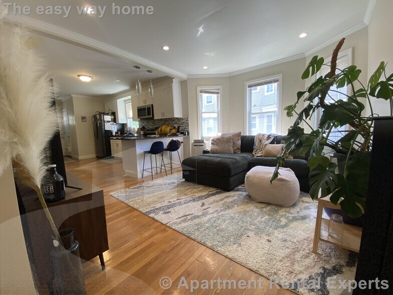 Building Photo - 22 Rice St