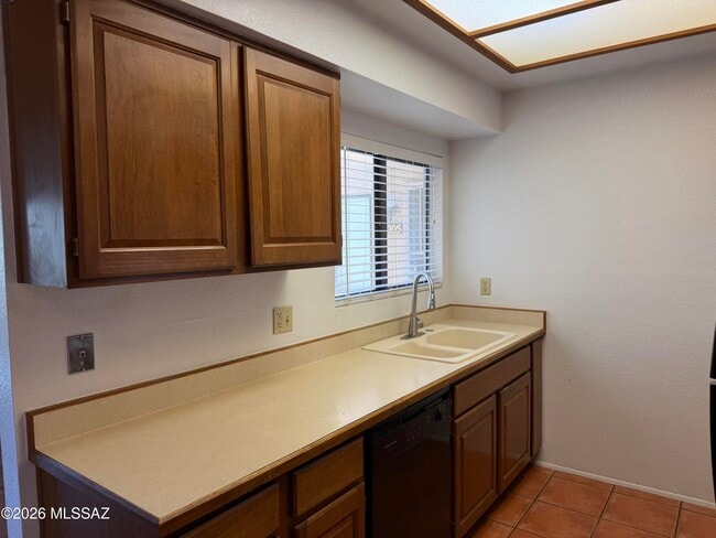 Building Photo - 5750 N Camino Esplendora