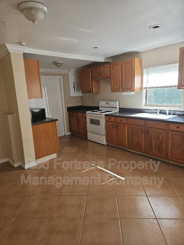 Building Photo - 2349 South St