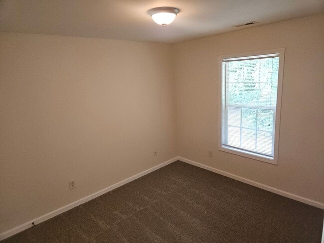 Building Photo - Charming 3br/2.5ba in SE Raleigh.  Avail Now!