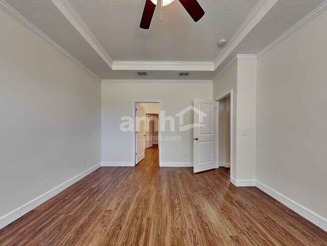 Building Photo - 2433 S Park Ave