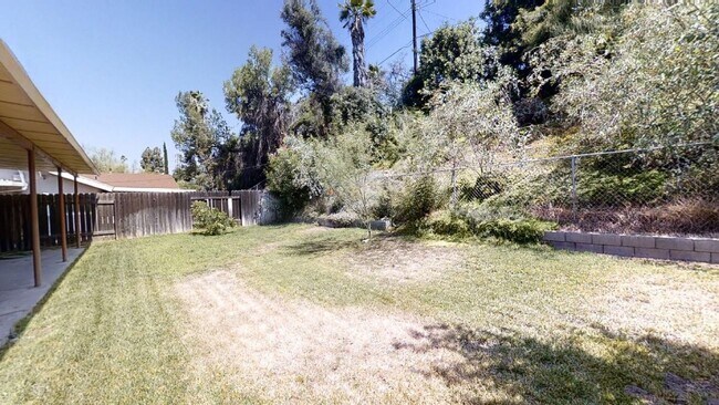 Building Photo - 4/2 Two-Story Canyon Crest Charmer for Lease!