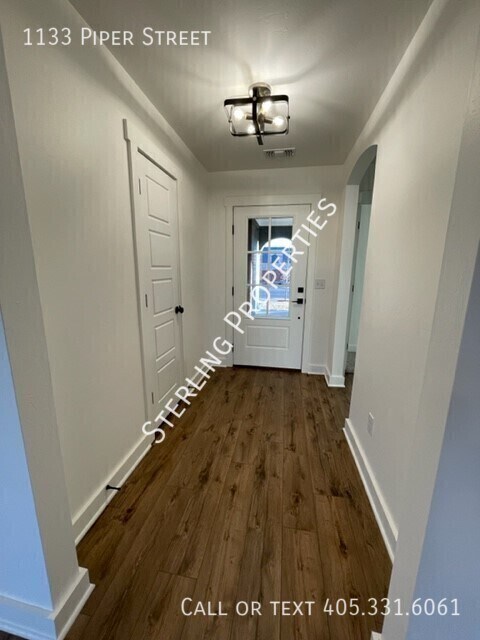 Building Photo - 1133 Piper St