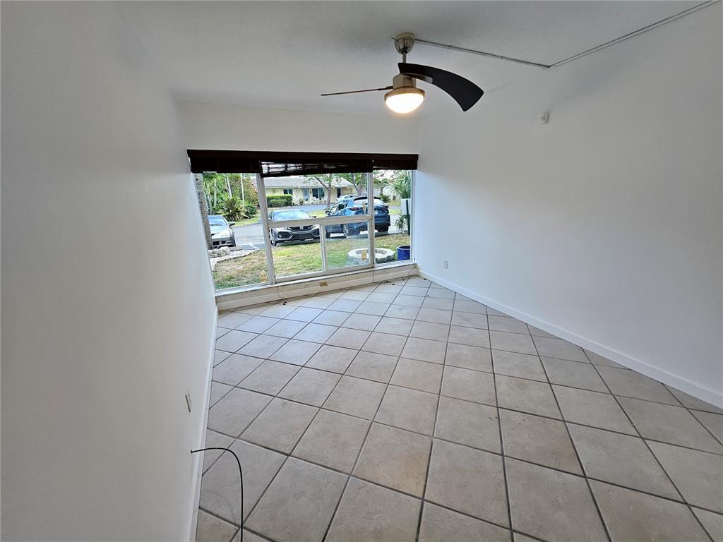Building Photo - 733 NW 30th Ct