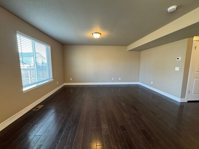 Building Photo - Newer build, 3 bedroom, 2 1/2 bath in The Sands