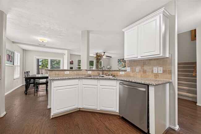 Building Photo - 202 N Vesper Bend Cir
