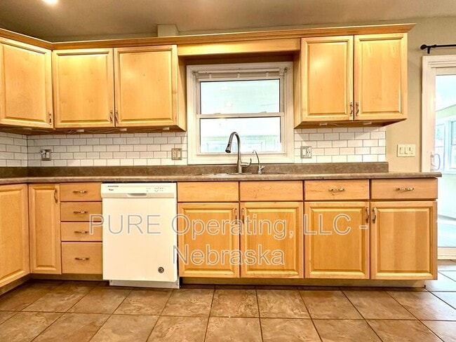 Building Photo - 5851 S 51st St