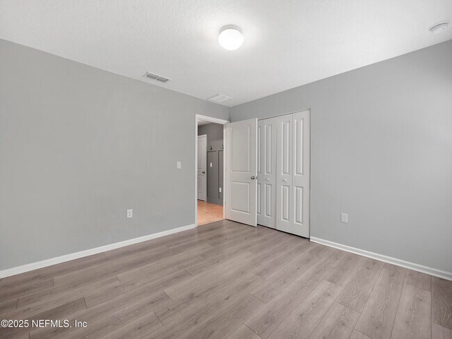 Building Photo - 597 Meadow Ridge Dr